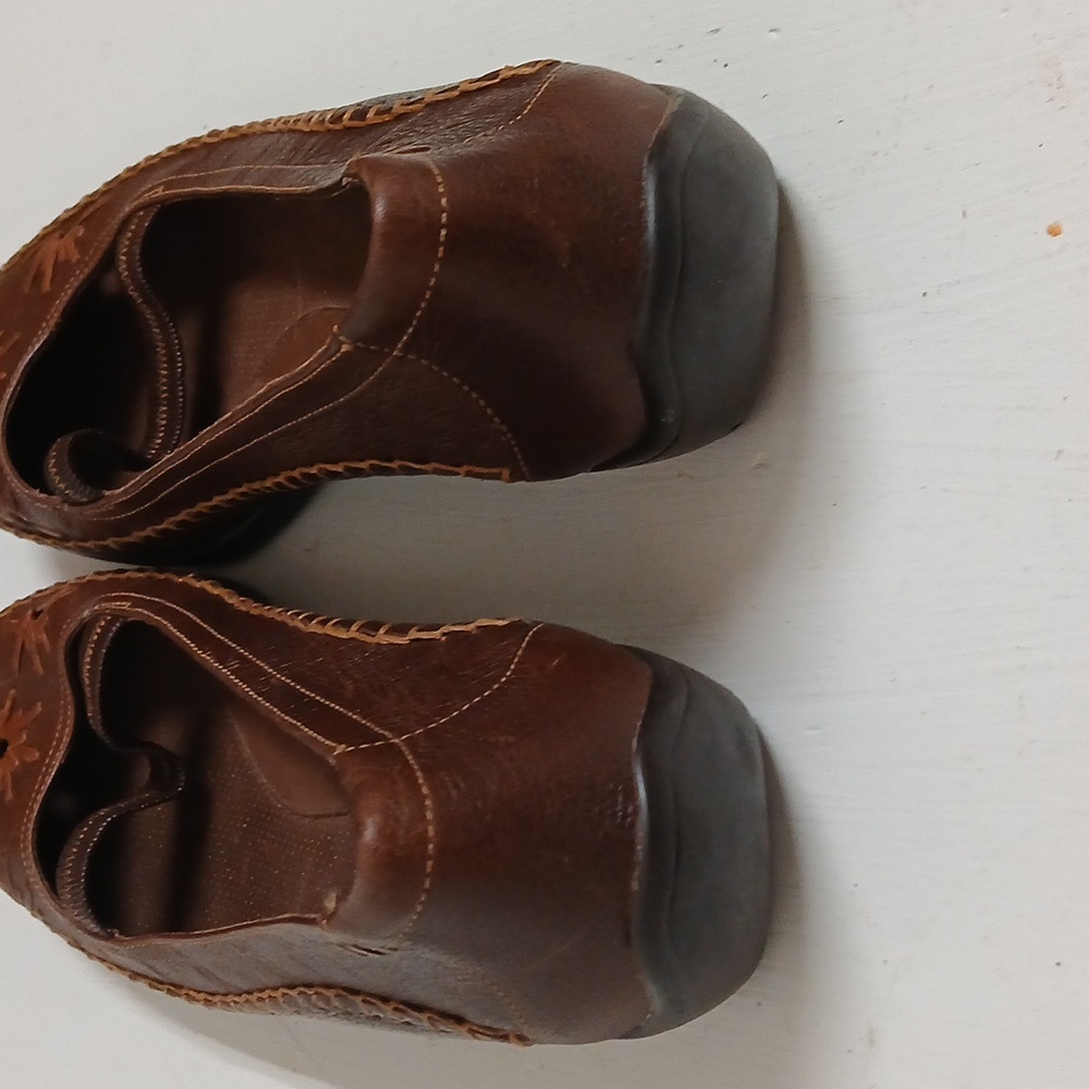Nurture Women's 9M Zinger Brown Flats - Picture 7 of 7